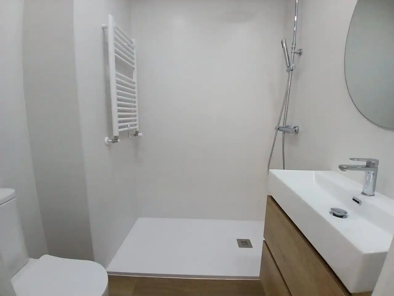 Bathroom of Flat for sale in Castro-Urdiales  with Heating, Parquet flooring and Balcony