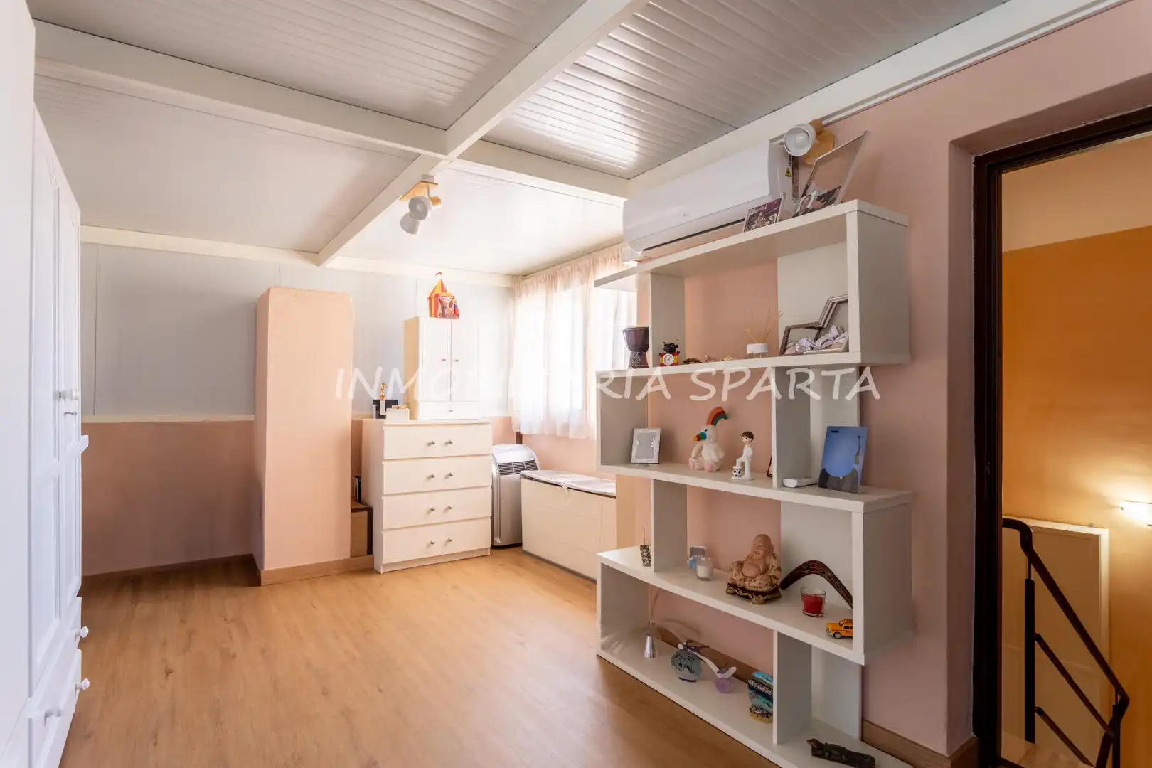 Habitación de Casa adosada en venta en Villanueva del Ariscal con Aire acondicionado, Calefacción y Jardín privado