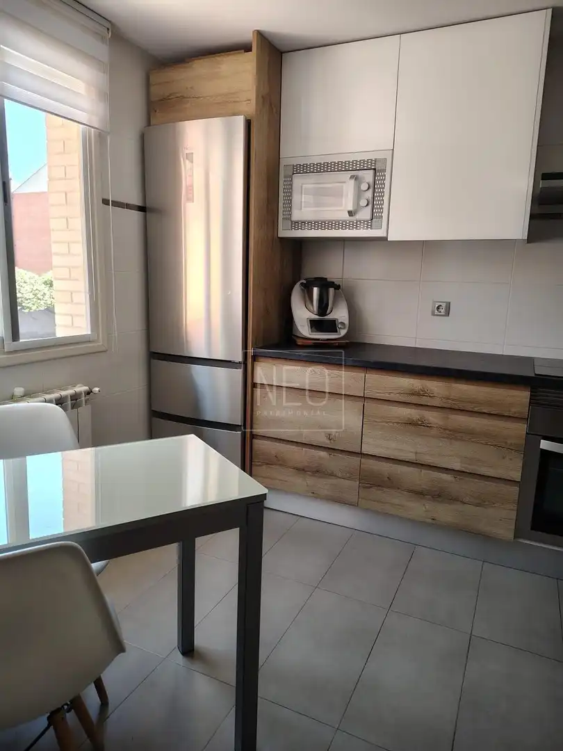 Cocina de Casa adosada en venta en Villalbilla con Aire acondicionado, Calefacción y Jardín privado