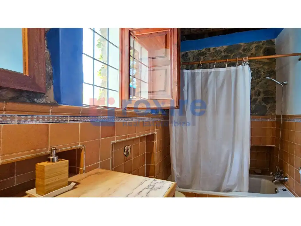 Bany de Casa o xalet de lloguer en Sant Joan de Labritja amb Aire condicionat, Calefacció i Jardí privat