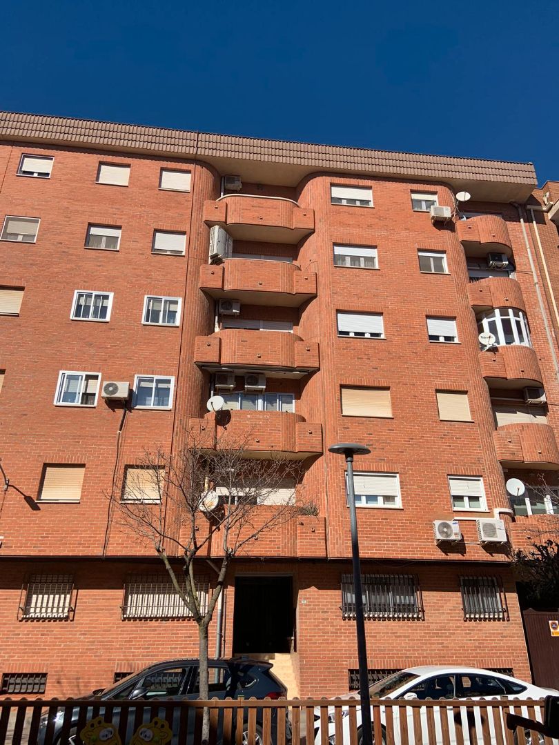 Vista exterior de Piso en venta en La Roda con Calefacción