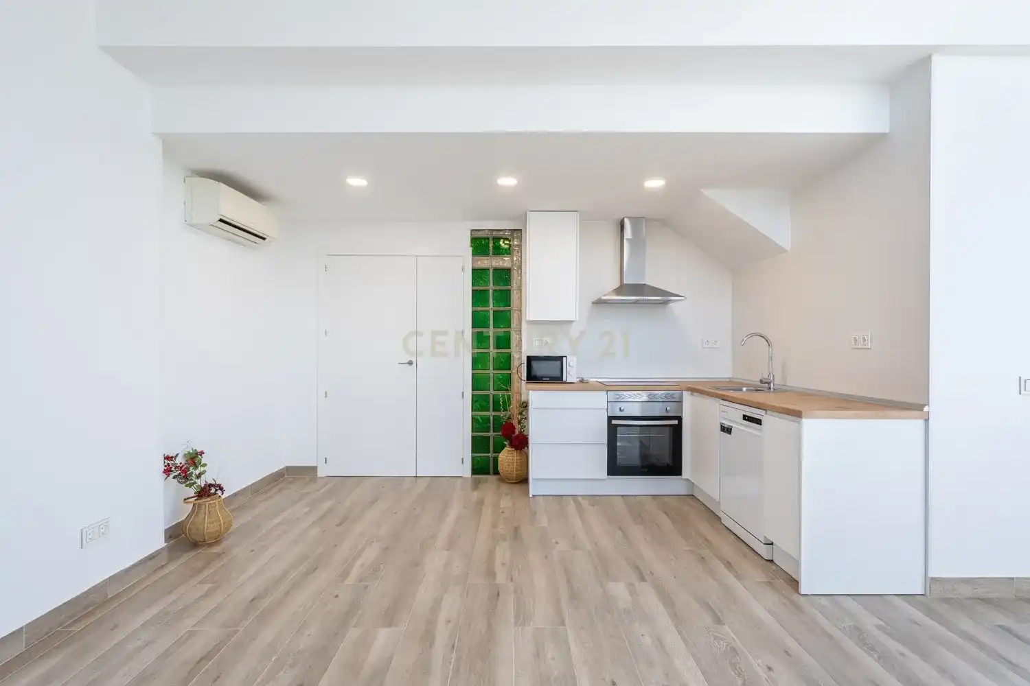 Kitchen of Apartments for sale in Alcorcón  with Air Conditioner, Storage room and Oven