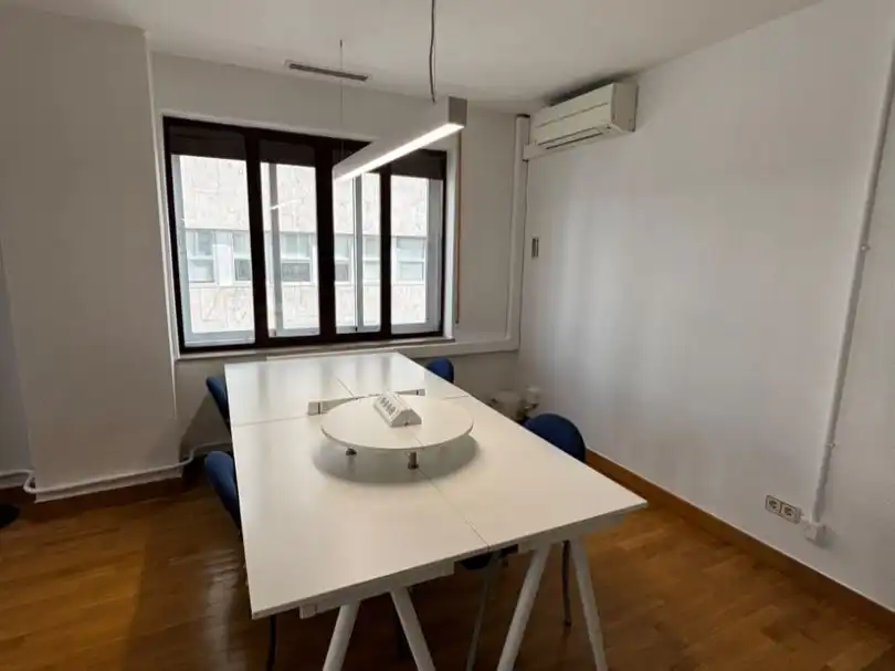 Büro zur Miete in Madrid mit Klimaanlage, Heizung und Möbliert