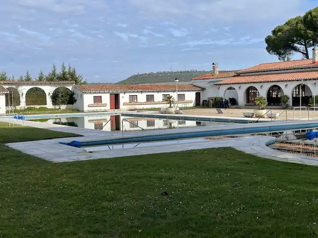 Piscina de Casa o xalet en venda en Laguna de Duero amb Aire condicionat, Moblat i Forn