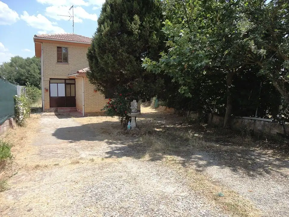 Casa o xalet en venda en Mambrillas de Lara amb Jardí privat