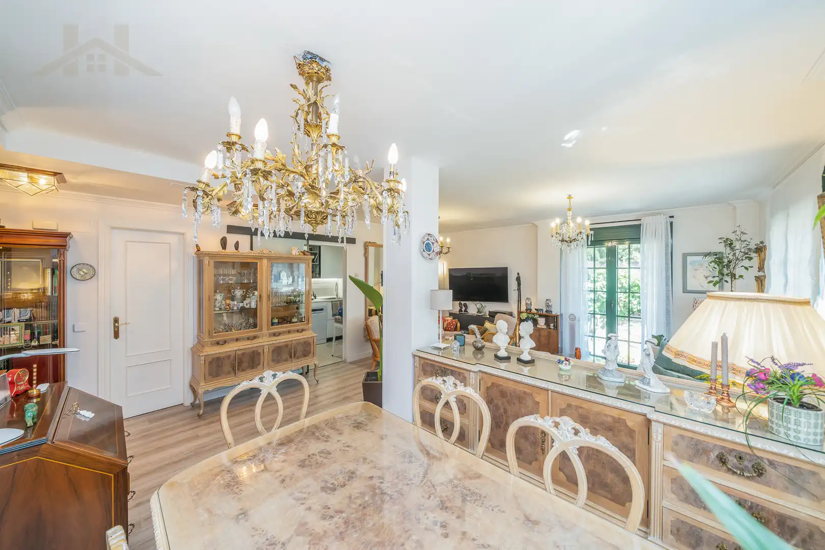 Comedor de Piso en venta en San Lorenzo de El Escorial con Aire acondicionado, Jardín privado y Amueblado