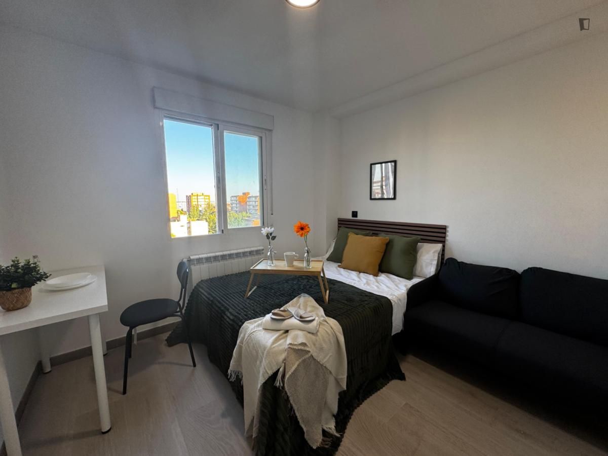 Habitación de Apartamento para compartir en Fuenlabrada con Amueblado, Horno y Lavadora