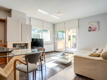 Casa con balcón en venta en Corbera de Llobregat