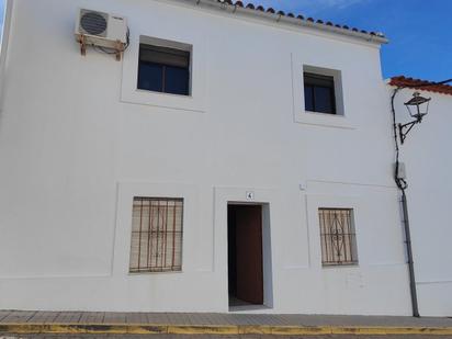 Vista exterior de Casa o xalet en venda en Higuera de la Sierra amb Terrassa