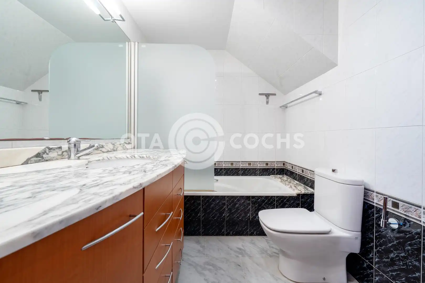 Badezimmer von Dachboden zum Verkauf in Cambrils mit Klimaanlage, Heizung und Terrasse
