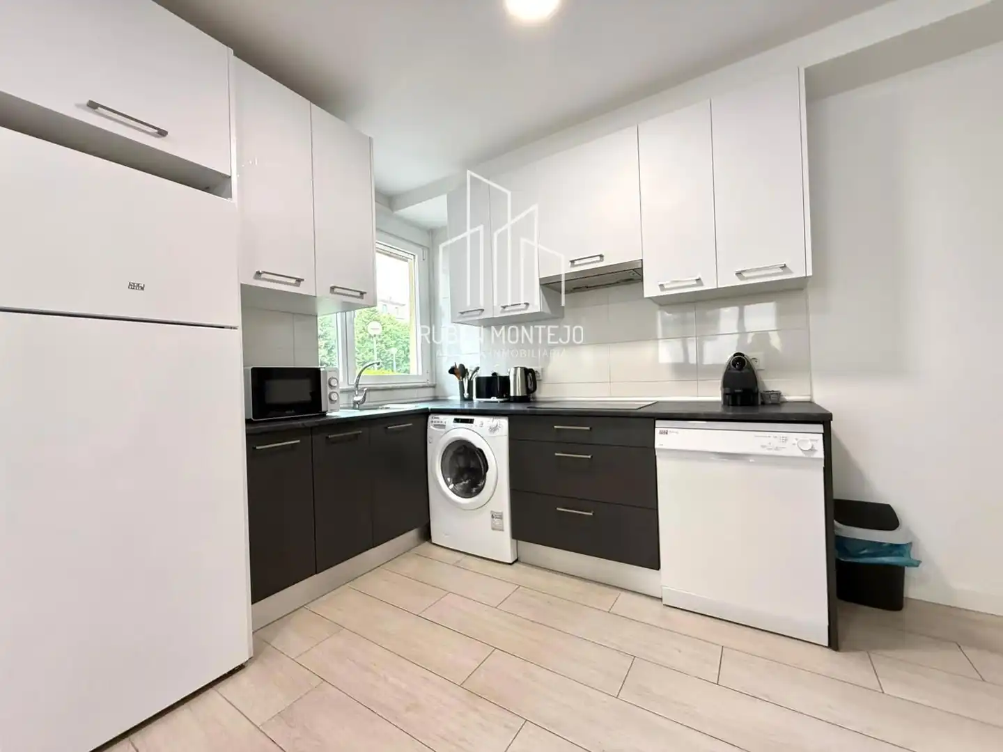 Cuina de Apartament de lloguer en Salamanca amb Aire condicionat, Calefacció i Moblat
