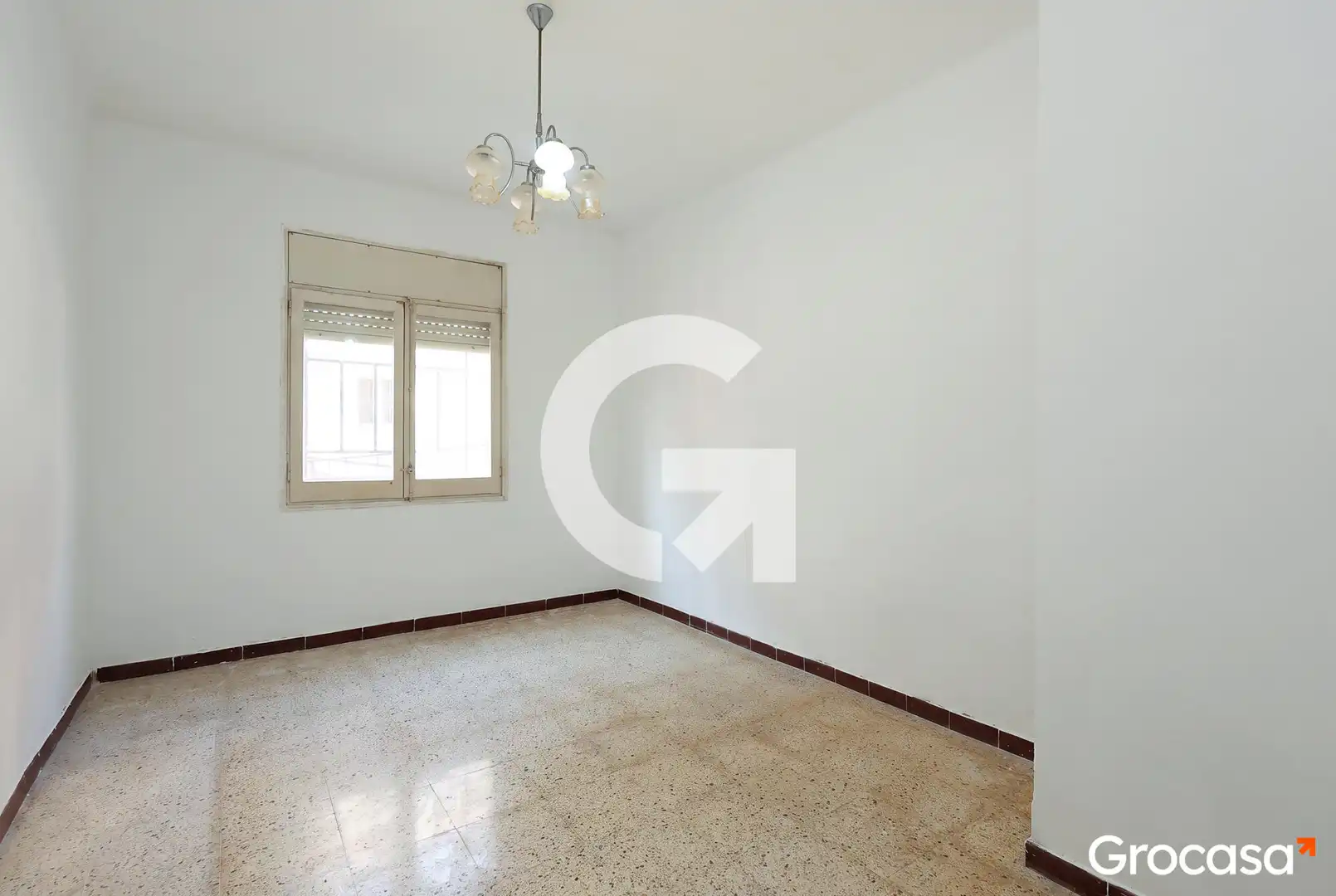 Schlafzimmer von Erdgeschoss zum Verkauf in Gavà mit Ofen