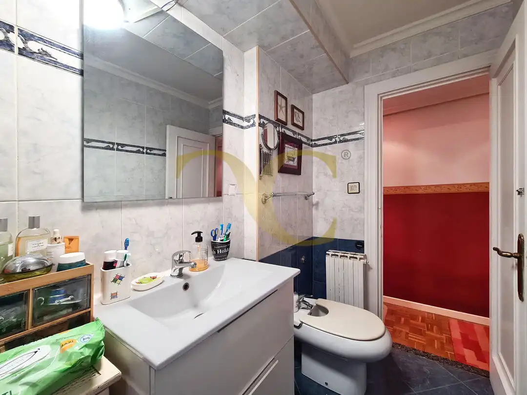 Baño de Piso en venta en Gijón  con Calefacción, Jardín privado y Trastero