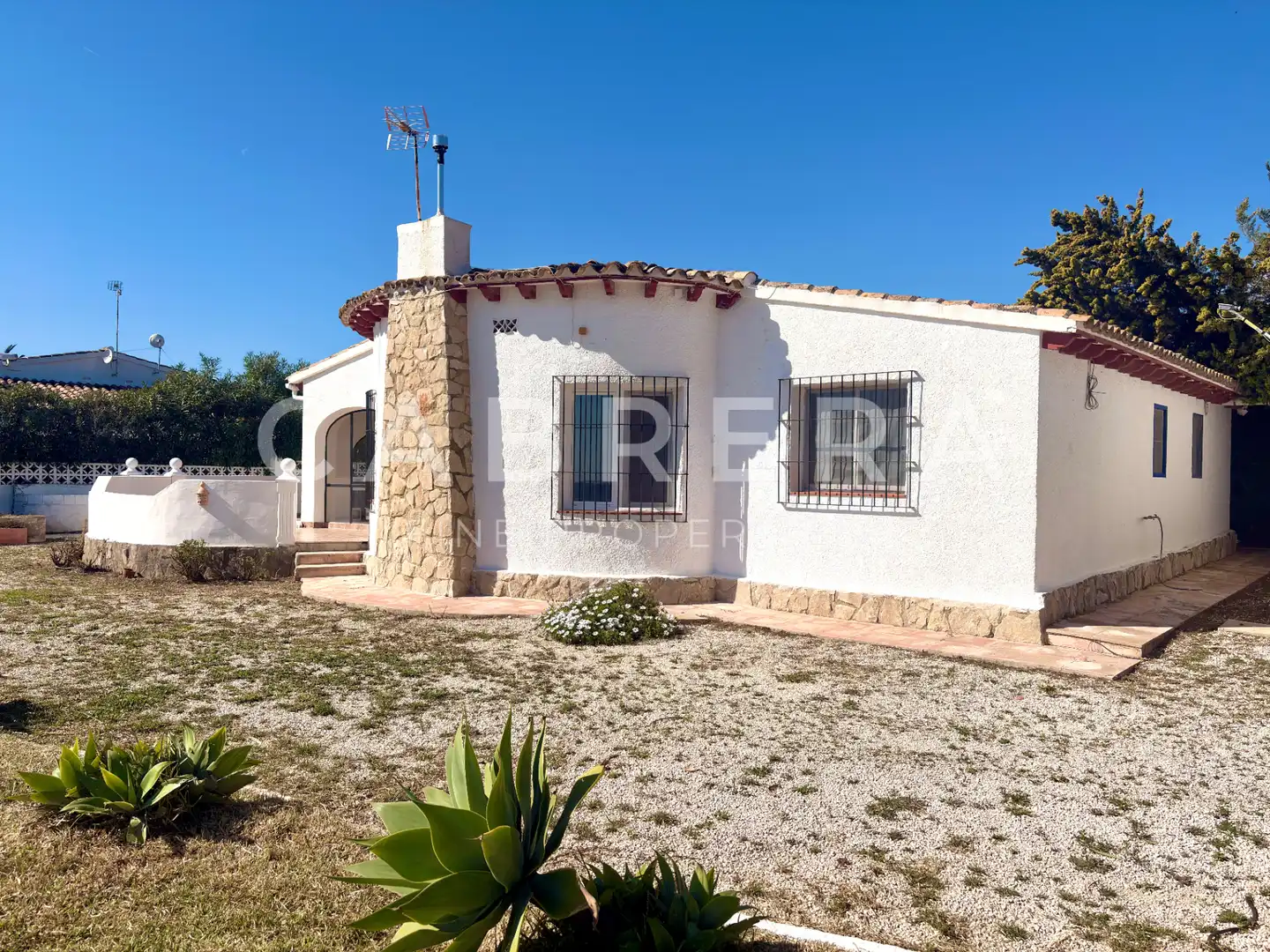 Vista exterior de Casa o xalet en venda en Benissa amb Calefacció, Jardí privat i Parquet