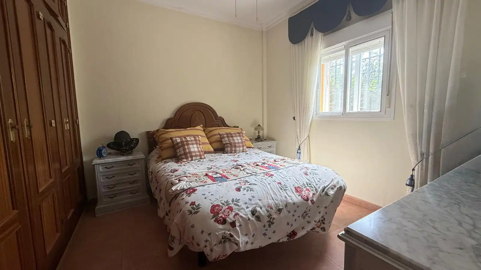 Schlafzimmer von Haus oder Chalet zum Verkauf in El Puerto de Santa María mit Klimaanlage, Privatgarten und Abstellraum