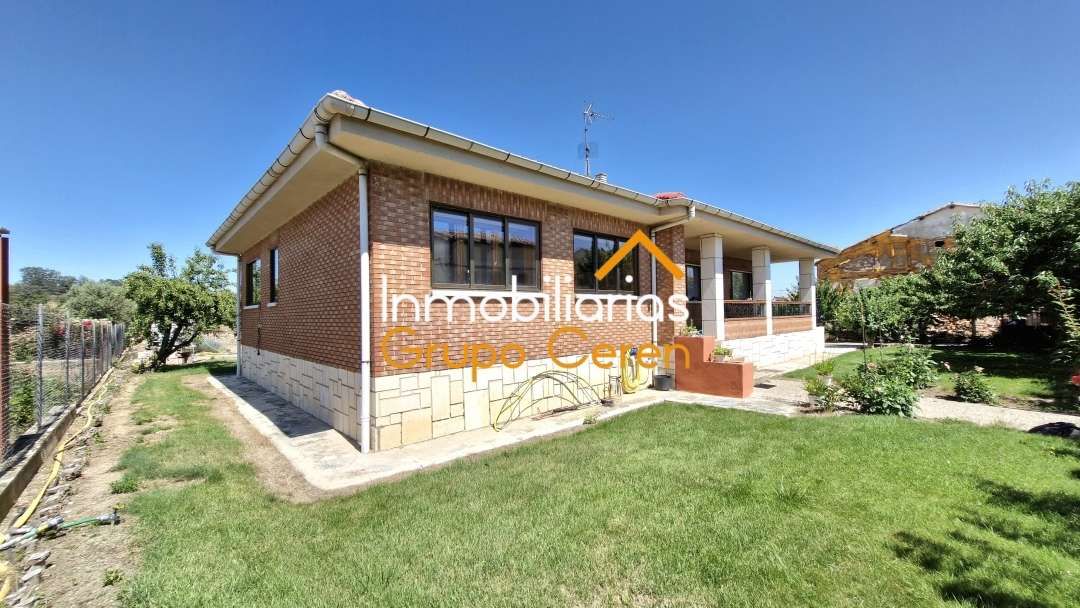 Exterior view of House or chalet for sale in Bascuñana  with Heating, Private garden and Terrace