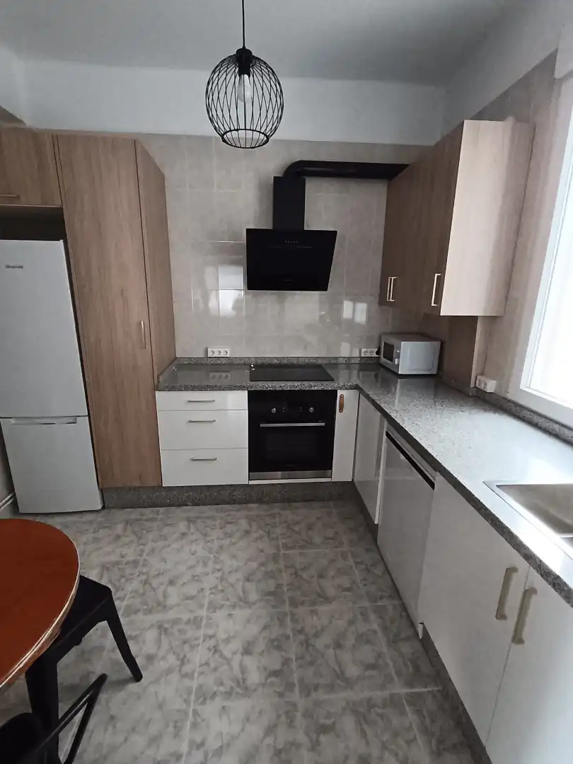 Apartamento de alquiler en Flores de Sil - La Placa
