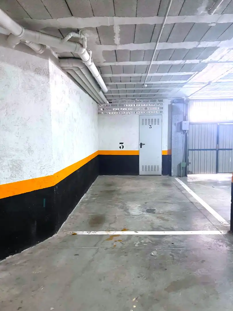 Parking de Piso en venta en Castro-Urdiales con Calefacción, Jardín privado y Parquet