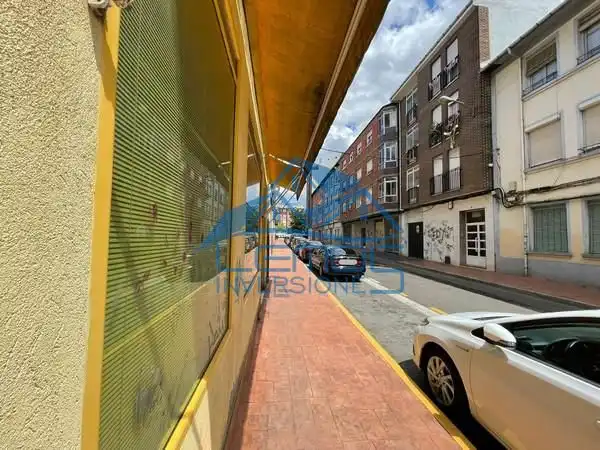 Vista exterior de Piso en venta en Ponferrada