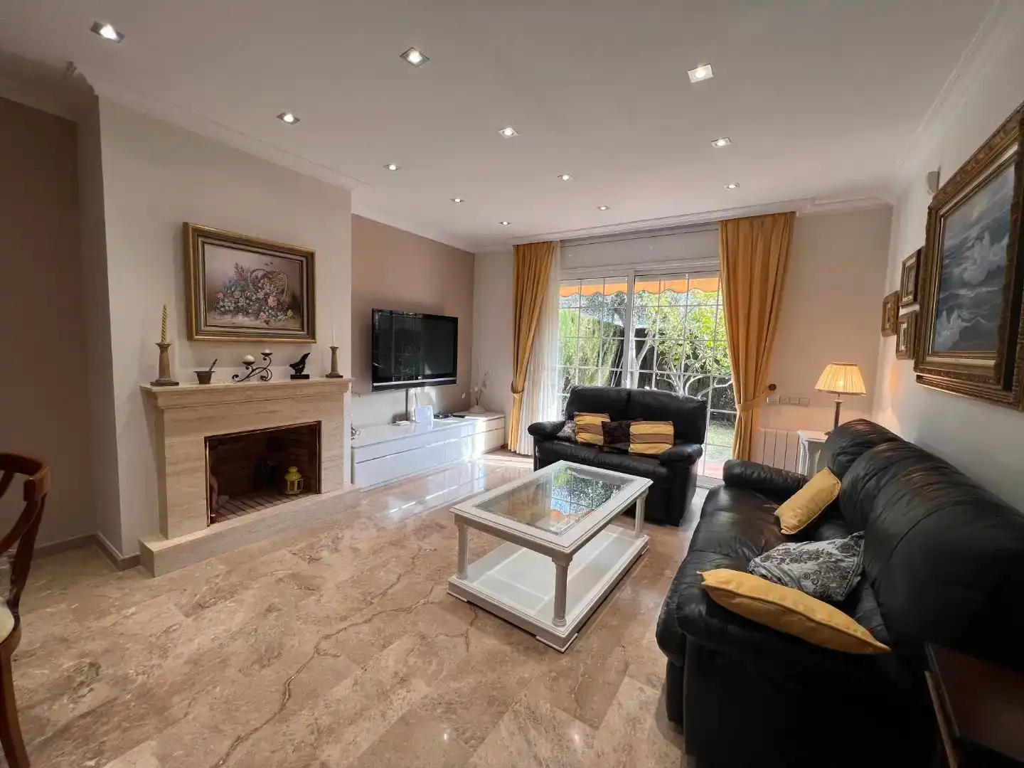 Living room of Detached homes for rent in Alella  with Air Conditioner, Private garden and Storage room