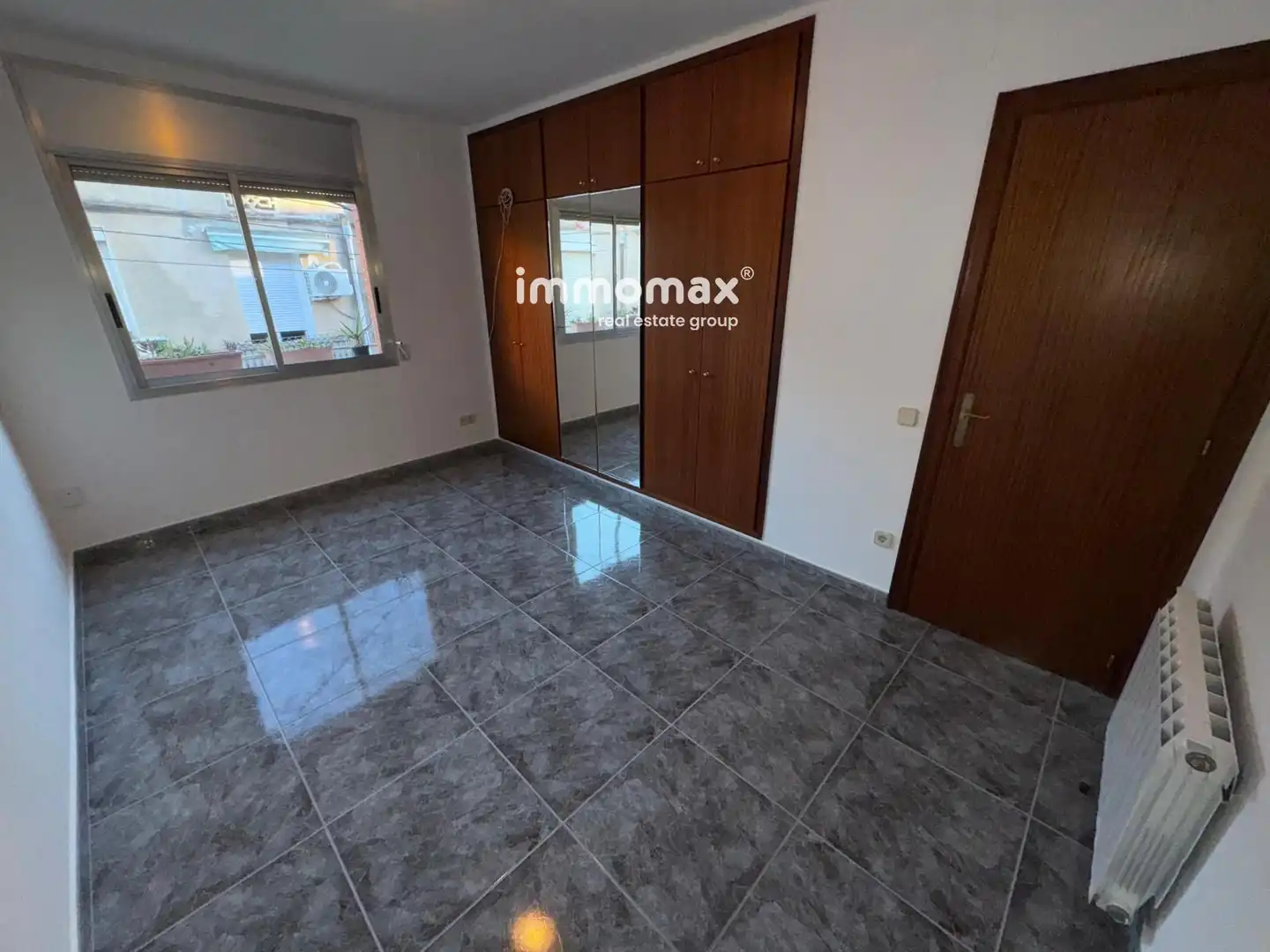 Vista exterior de Casa o xalet en venda en Cornellà de Llobregat amb Calefacció i Traster