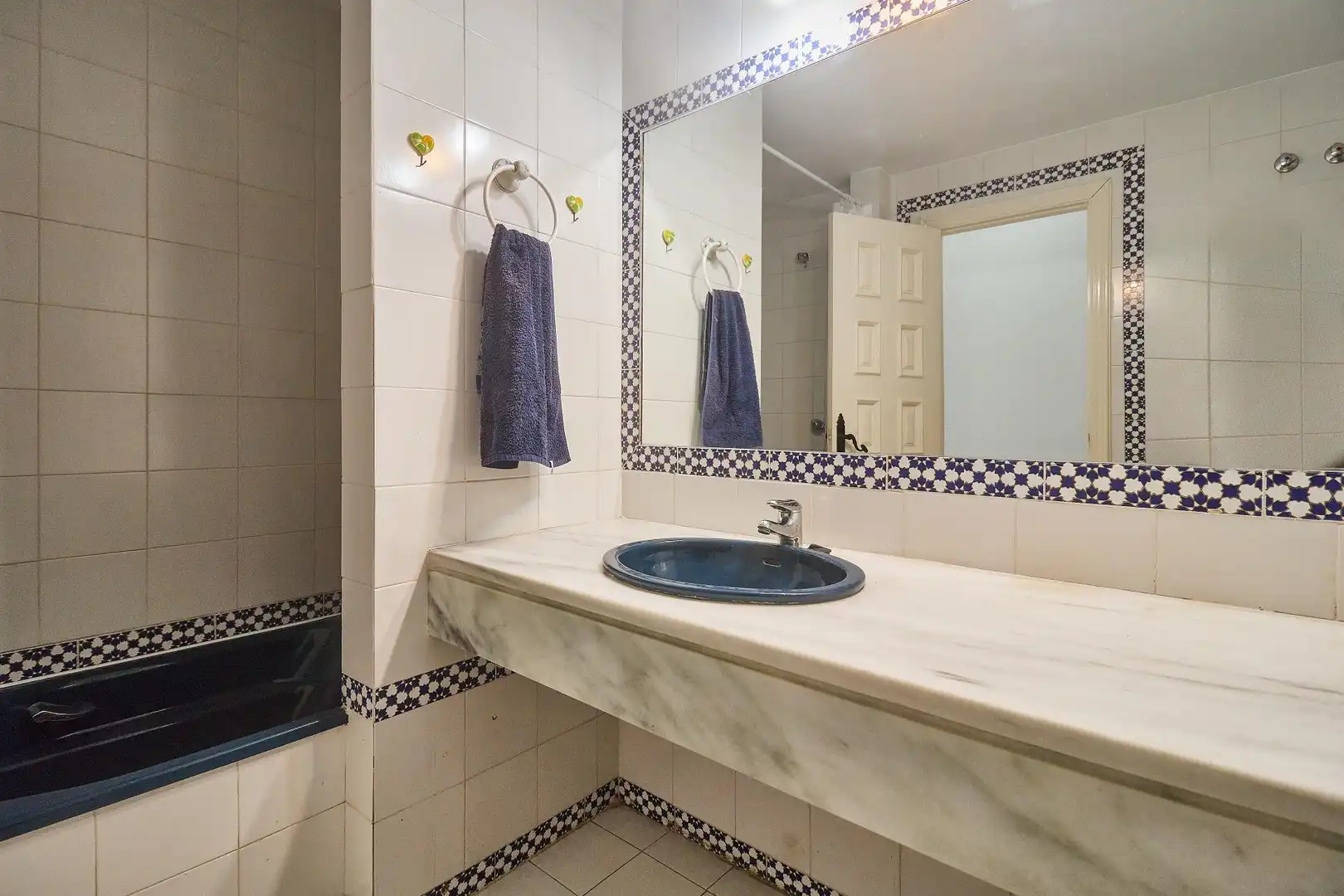 Bathroom of Flat for sale in Fuengirola  with Air Conditioner, Terrace and Community pool
