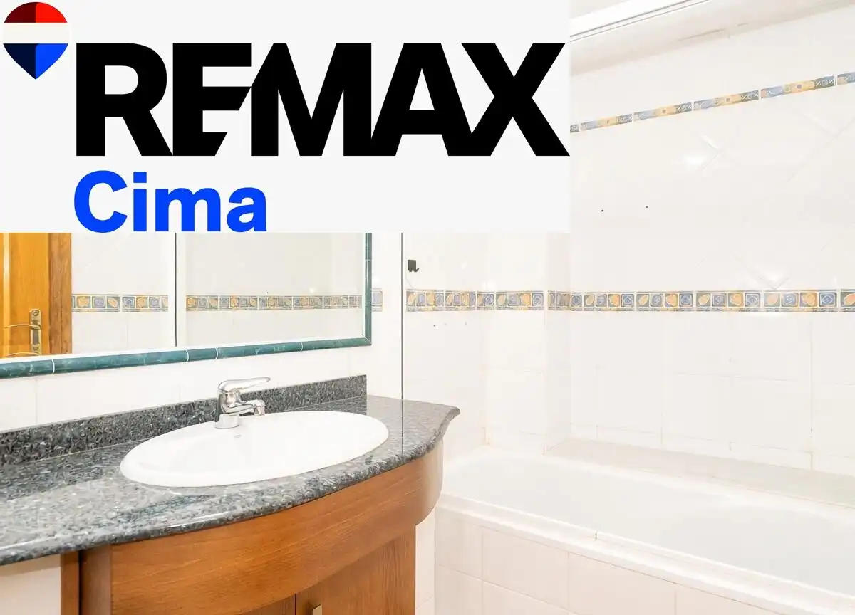 Baño de Piso en venta en Baza, Granada