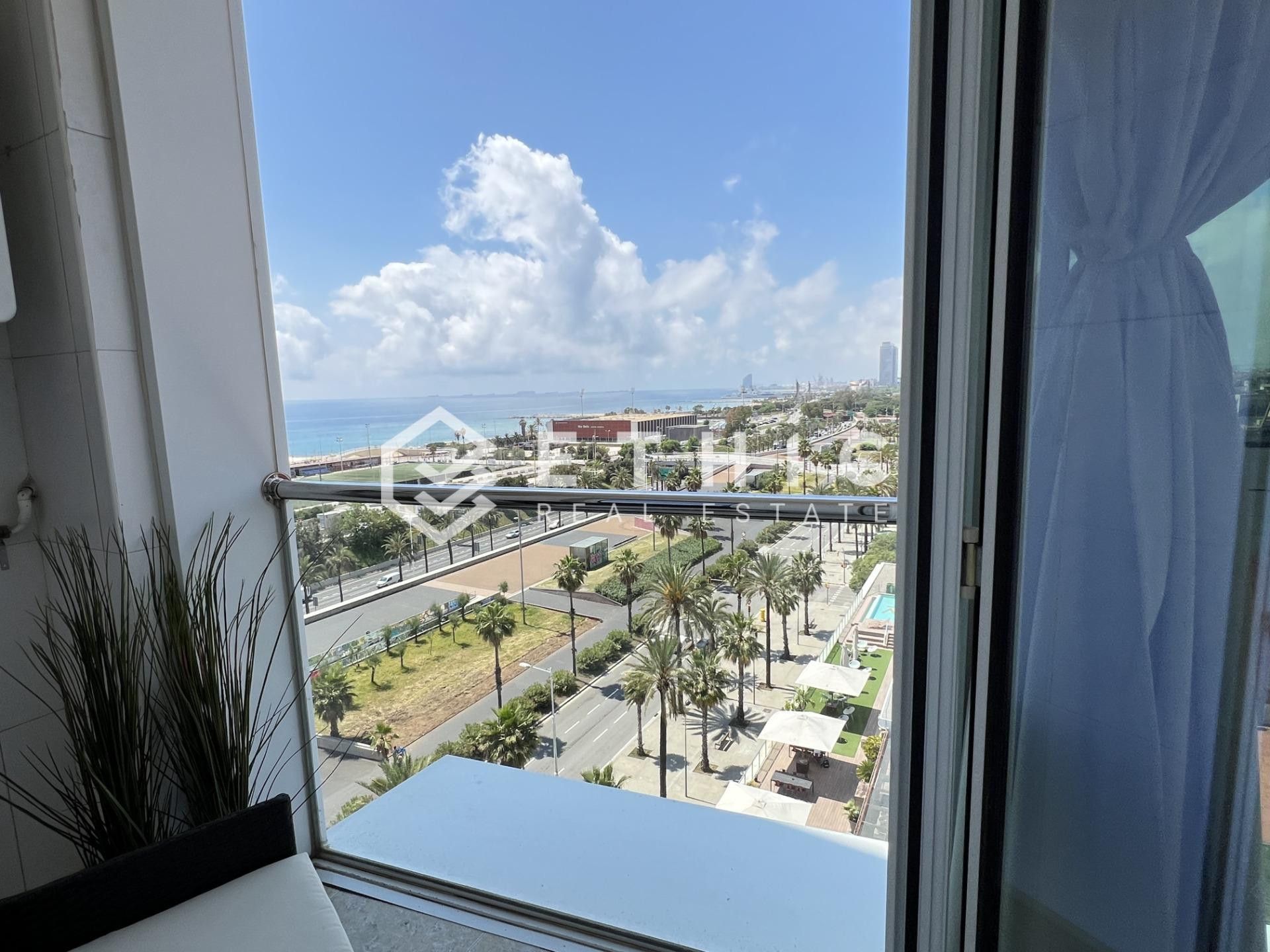 Exterior view of Flat for sale in  Barcelona Capital  with Air Conditioner, Heating and Terrace