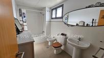 Bathroom of Single-family semi-detached for sale in Villanueva del Ariscal  with Air Conditioner, Private garden and Oven