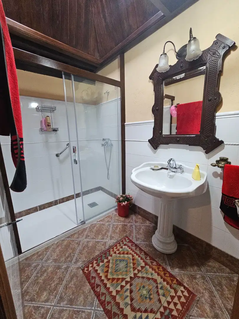 Baño de Casa o chalet en venta en Melide con Calefacción, Jardín privado y Terraza