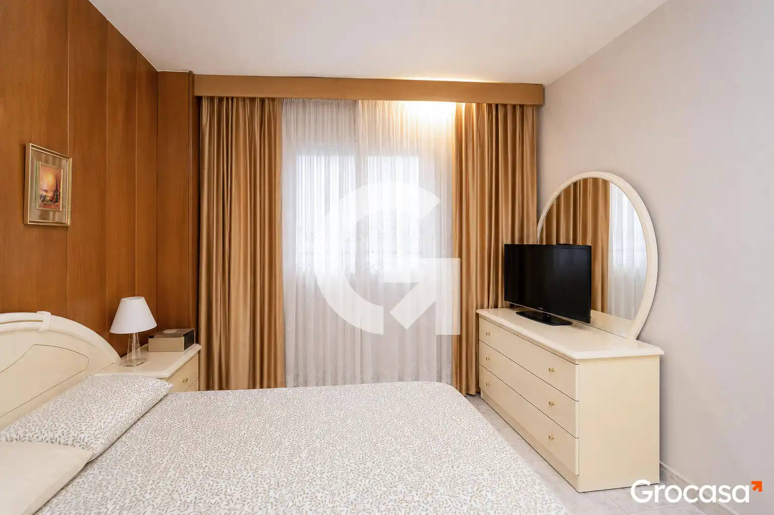 Bedroom of Flat for sale in Cornellà de Llobregat  with Air Conditioner, Furnished and Oven