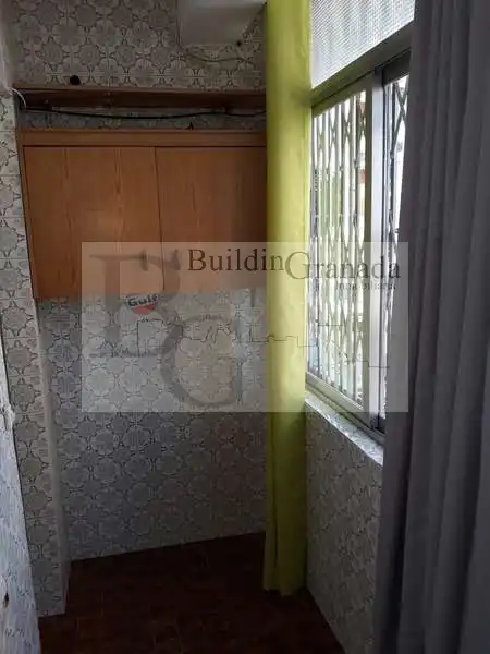 Habitación de Piso de alquiler en Granada con Terraza y Microondas