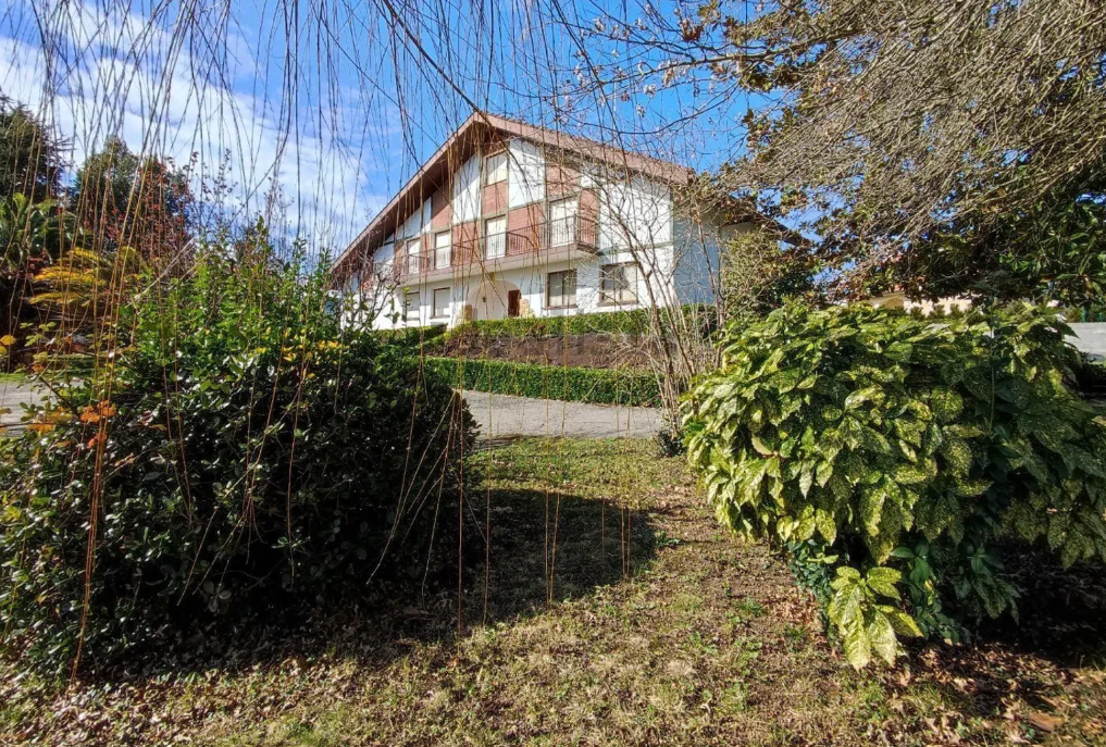 Vista exterior de Casa o xalet en venda en Larrabetzu amb Calefacció, Terrassa i Traster