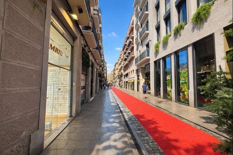 Vista exterior de Local de lloguer en Girona Capital amb Aire condicionat