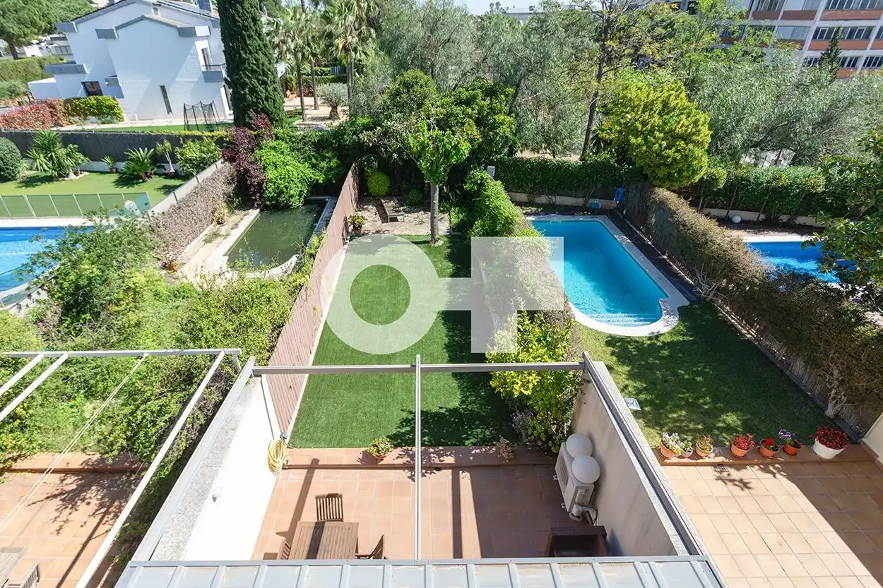 Jardí de Casa adosada en venda en Sant Just Desvern amb Aire condicionat, Calefacció i Parquet