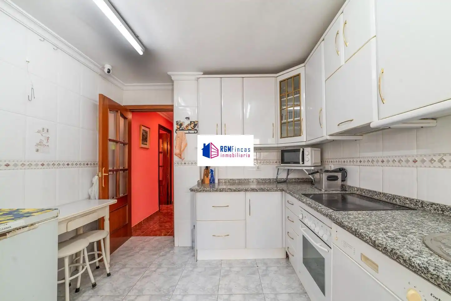 Kitchen of Flat for sale in Sevilla  with Air Conditioner and Storage room