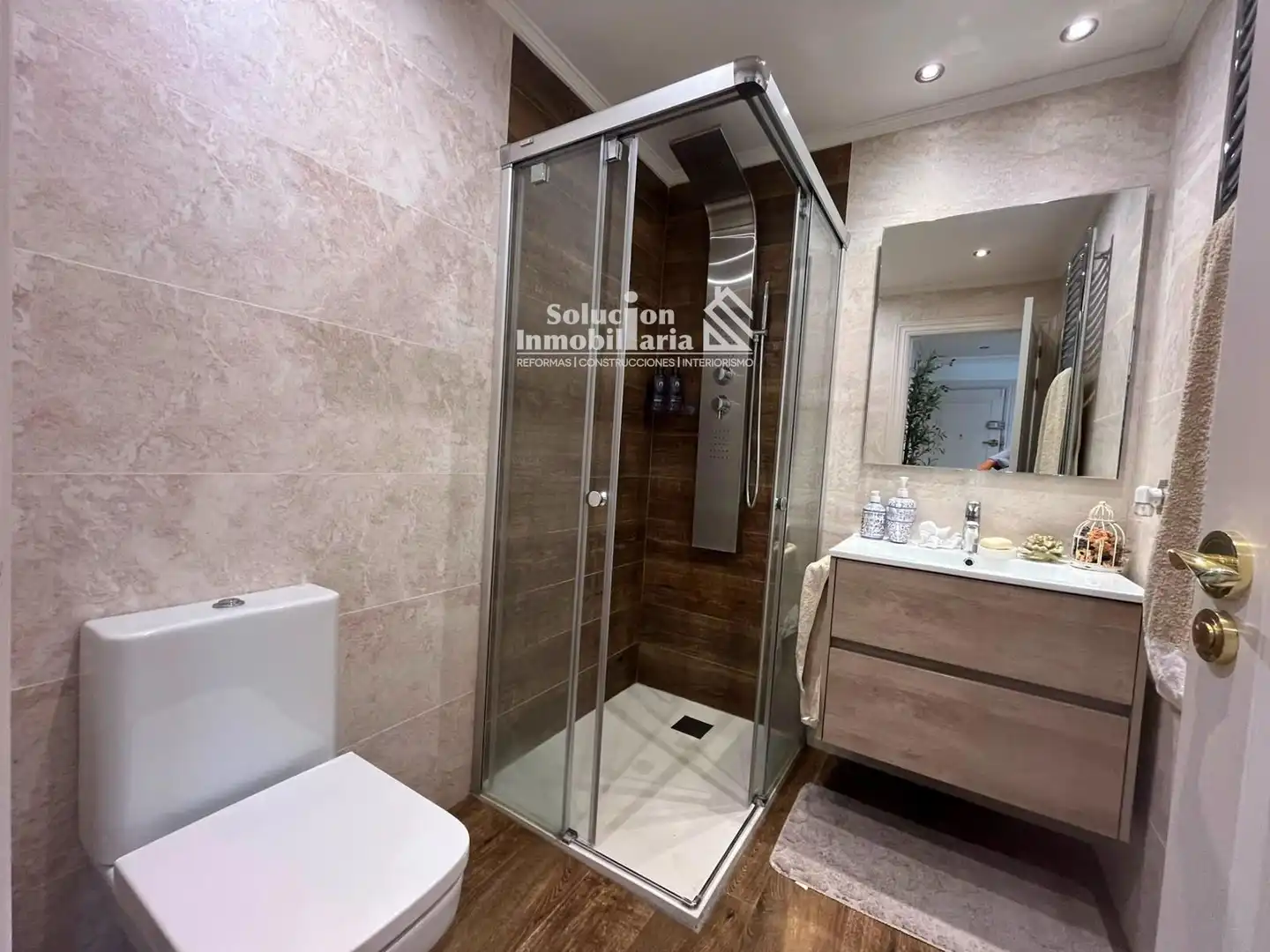 Badezimmer von Dachboden zum Verkauf in Salamanca mit Klimaanlage, Heizung und Terrasse