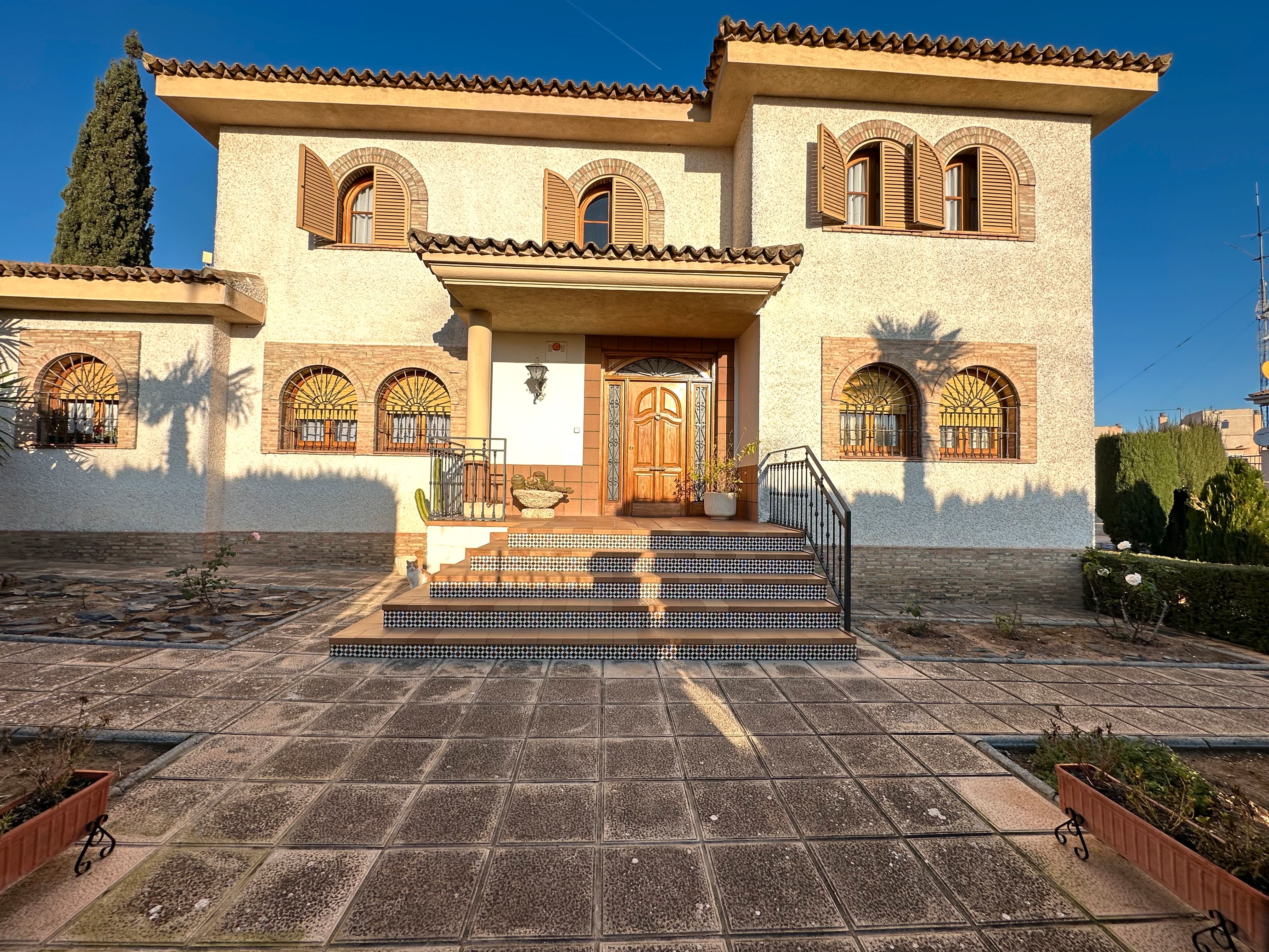 House or chalet for sale in Linares  with Air Conditioner, Private garden and Terrace