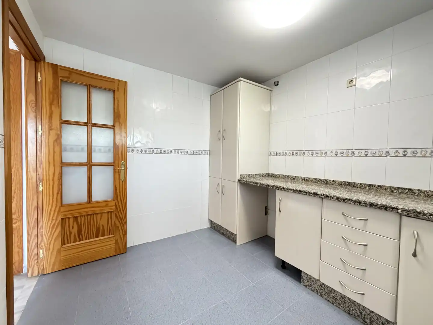 Cocina de Dúplex en venta en Estepona con Terraza, Piscina y Piscina comunitaria