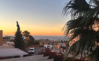 Vista exterior de Casa adosada en venda en Mijas amb Aire condicionat, Calefacció i Jardí privat