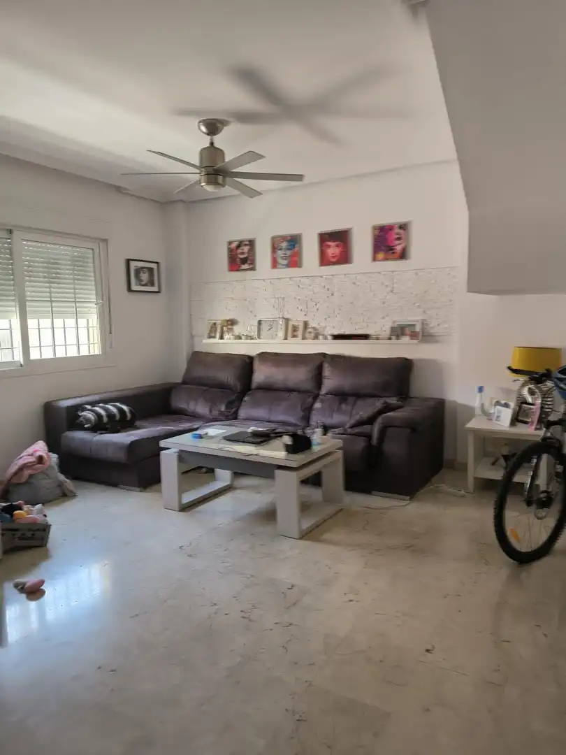 Sala de estar de Casa adosada en venta en Málaga con Aire acondicionado, Jardín privado y Terraza