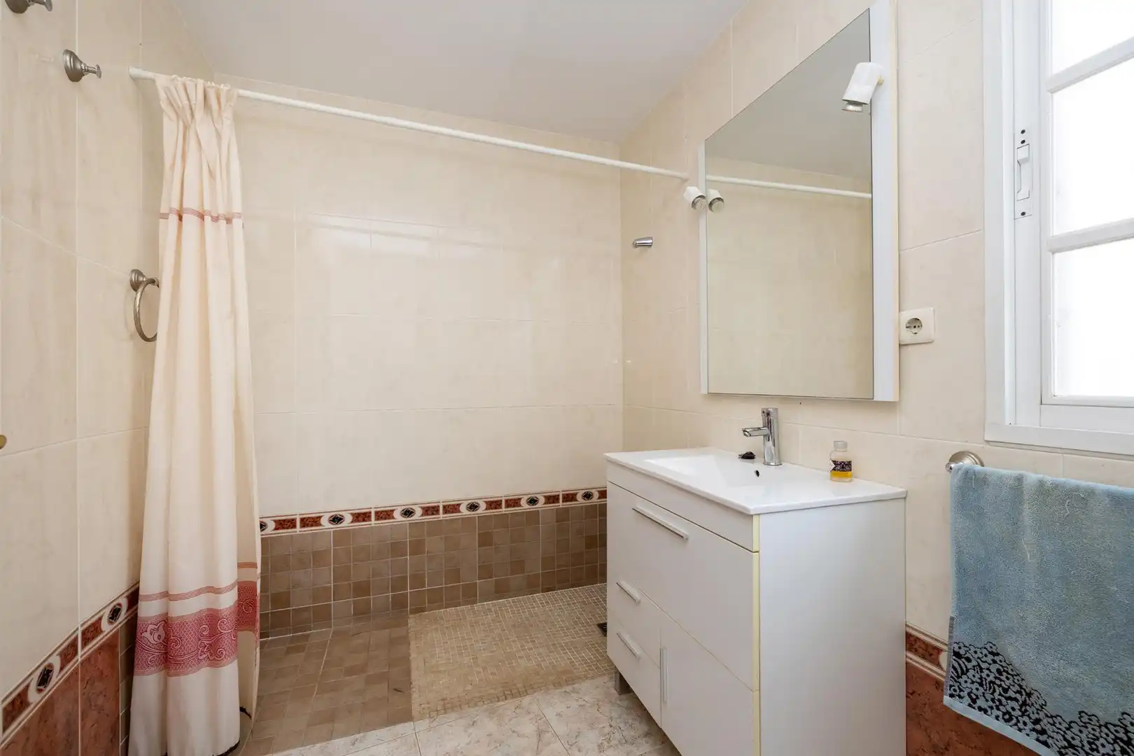 Casa adosada en venta en Calle Calle Aperos del Pilar, Motril ciudad
