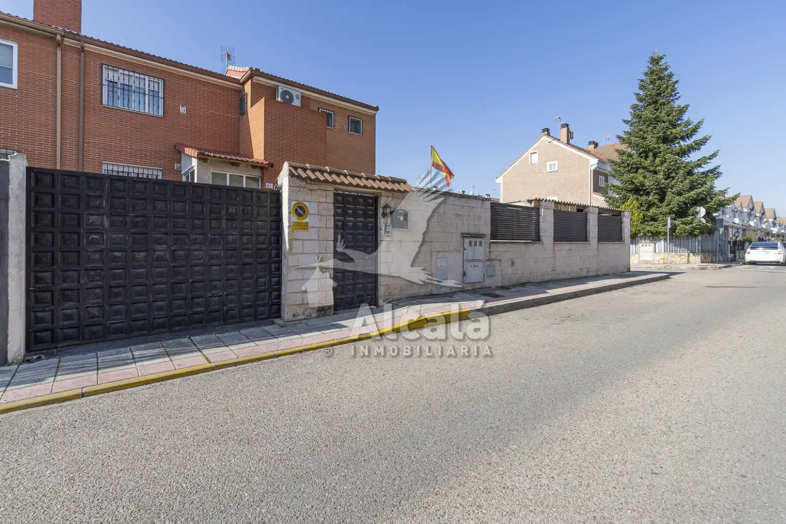 Vista exterior de Casa adosada en venta en Azuqueca de Henares con Aire acondicionado, Calefacción y Piscina