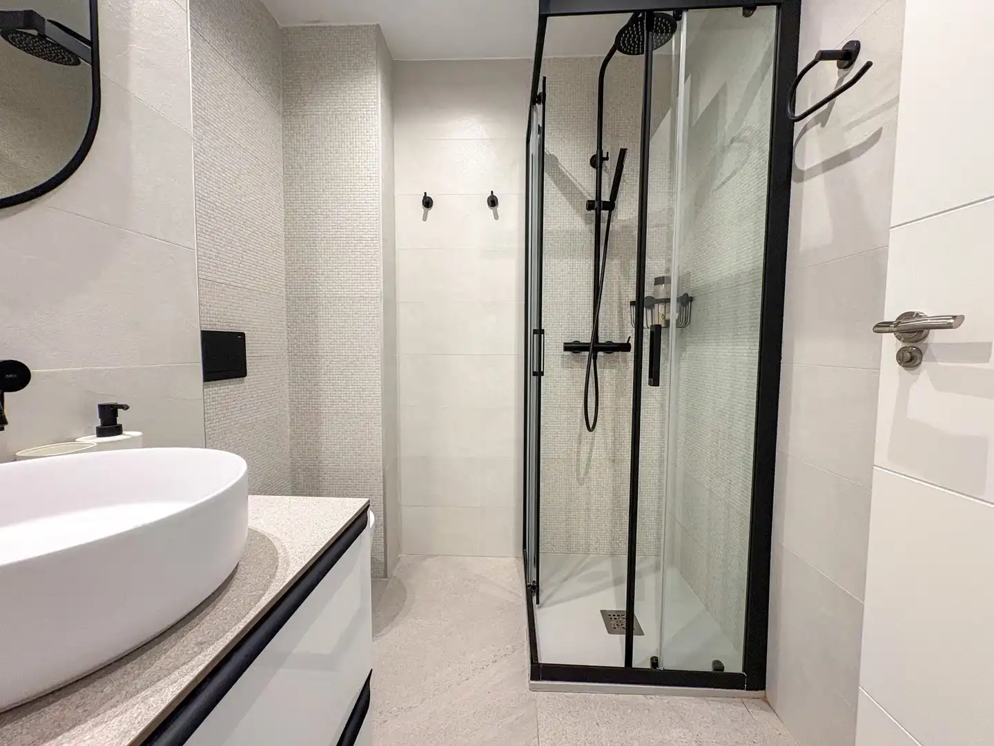 Badezimmer von Wohnung zum Verkauf in Torrevieja mit Klimaanlage, Heizung und Terrasse