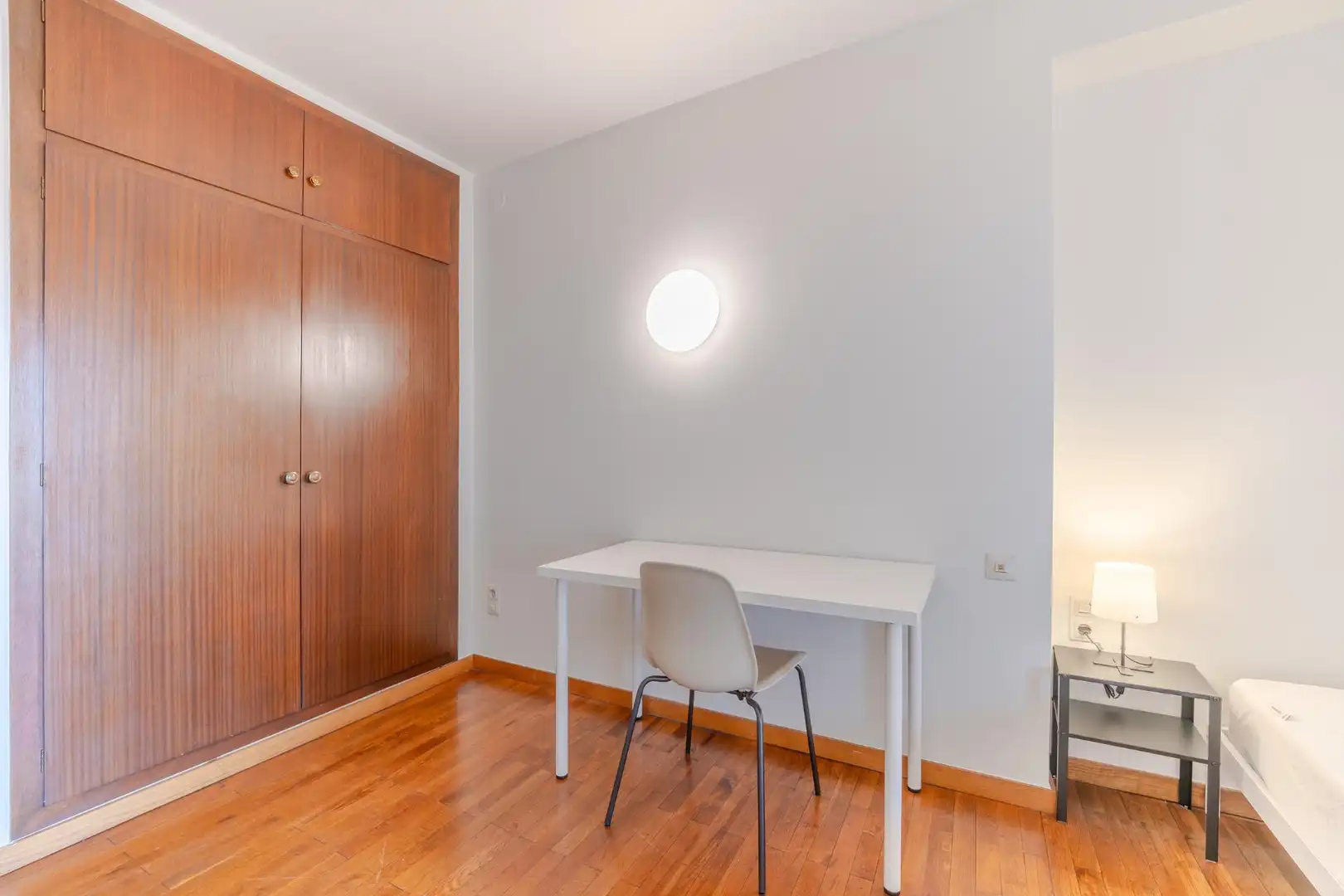 Dormitori de Apartament de lloguer en Girona amb Calefacció, Parquet i Terrassa