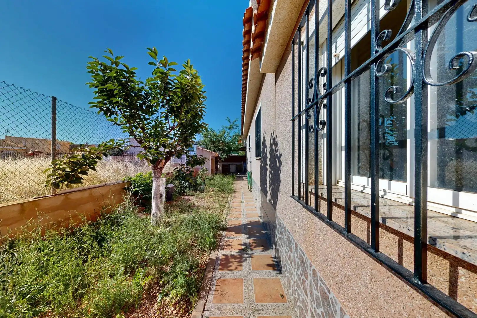Vista exterior de Casa o xalet en venda en Cartagena amb Aire condicionat, Calefacció i Jardí privat