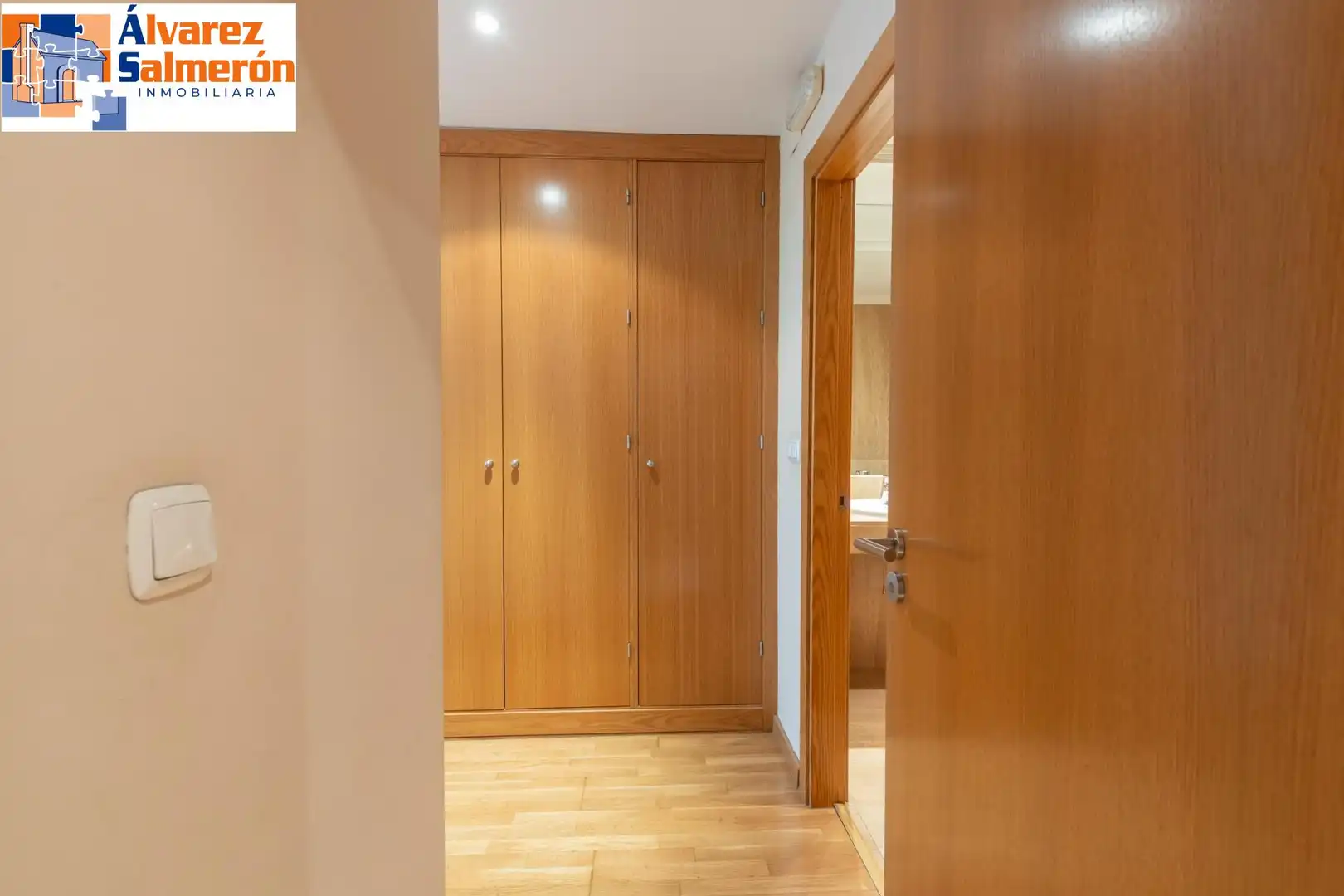 Flat for sale in Granada  with Air Conditioner and Heating