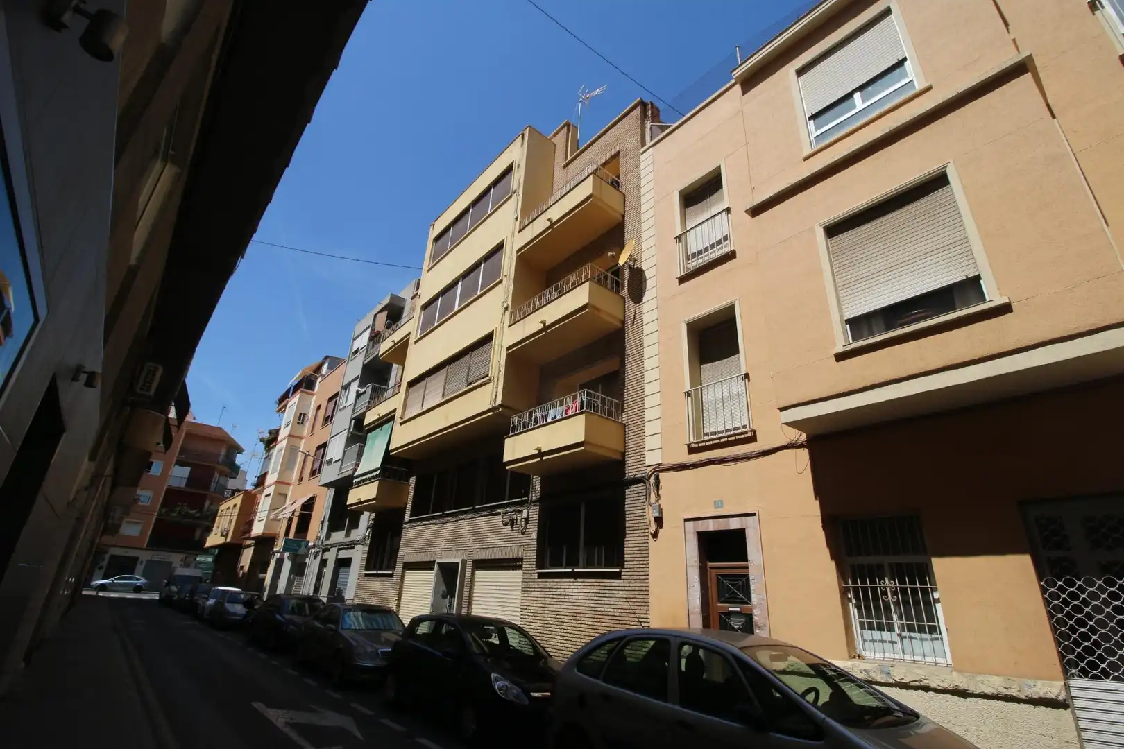 Vista exterior de Edifici en venda en Alicante / Alacant