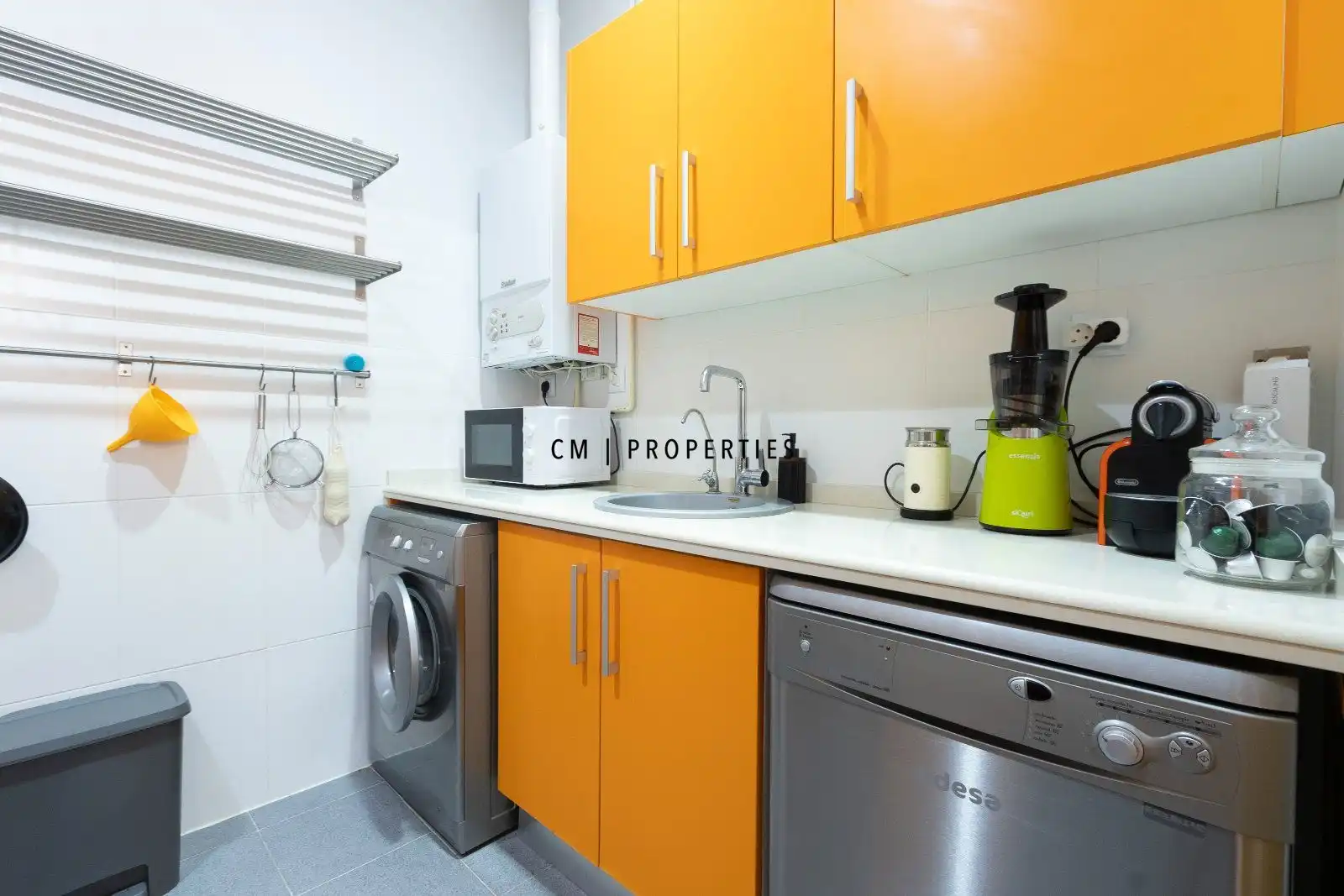 Kitchen of Flat for rent in Ciutat Vella 