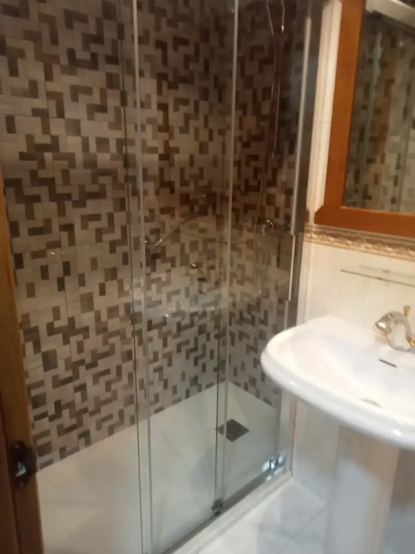 Bathroom of Flat for rent in Santiago de Compostela   with Heating, Parquet flooring and Terrace
